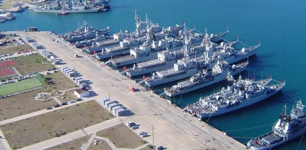 Ρωσική φρεγάτα έδεσε σε τουρκική ναυτική βάση